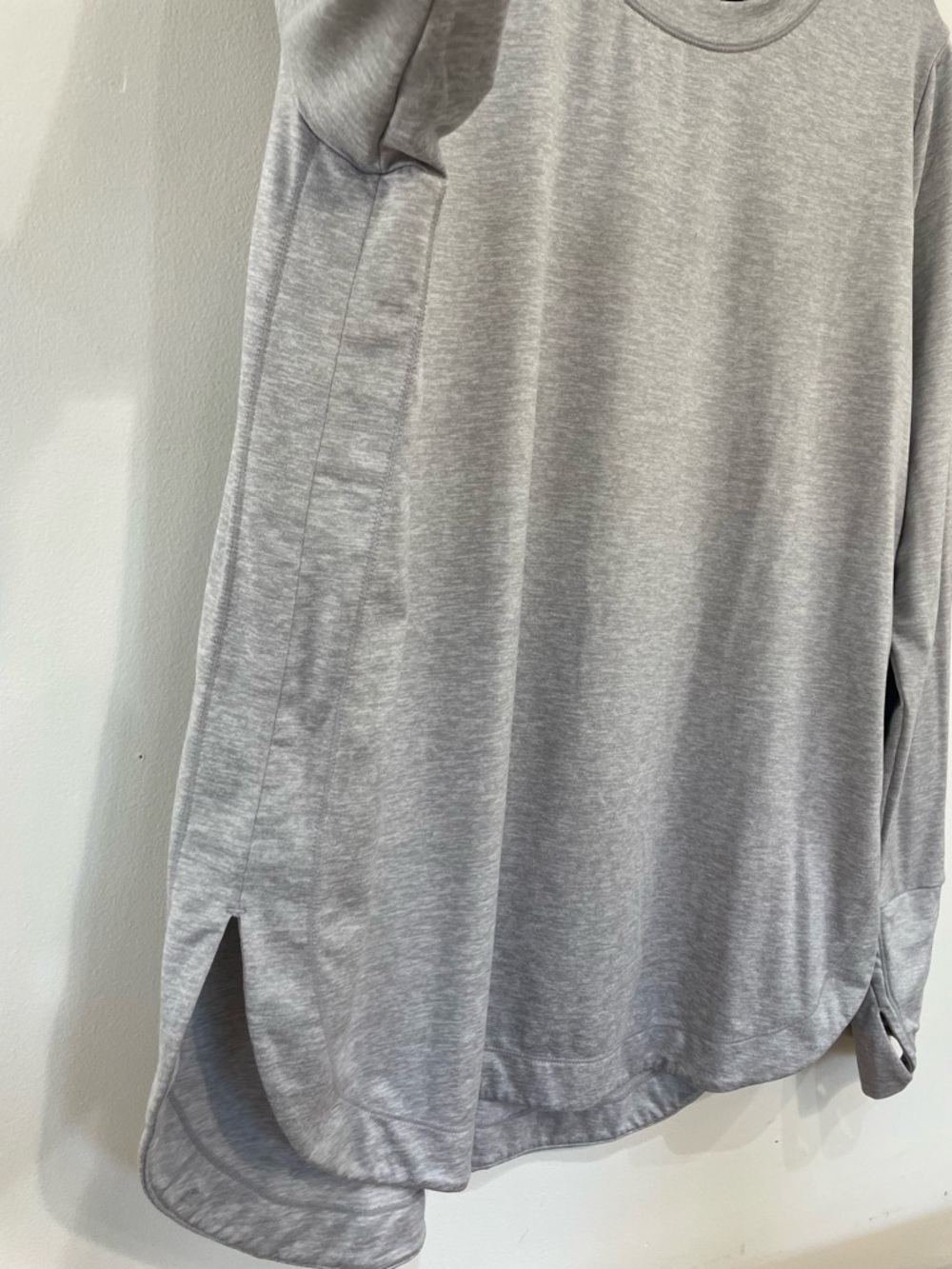 ATHLETA Uptempo Top Gray Long Sleeve Thumbholes Athleisure Performance Yoga Gym - Picture 4 of 9